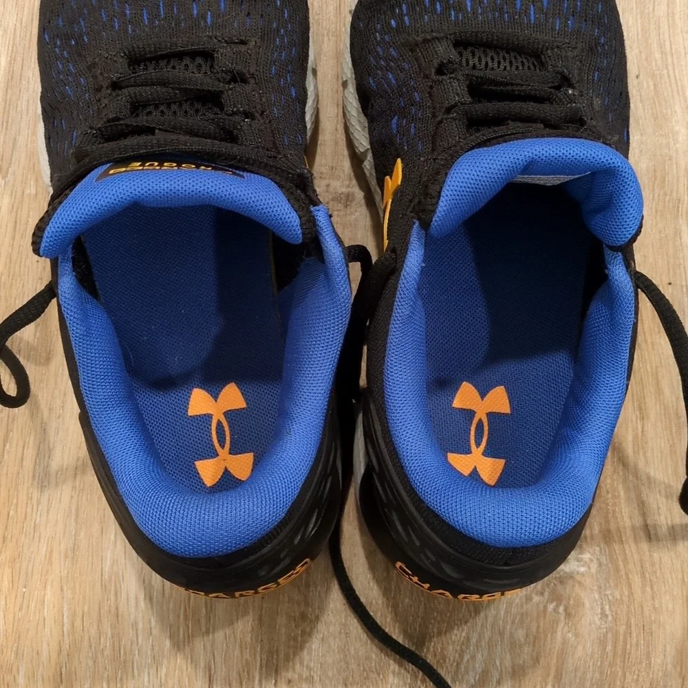 Under Armour Charged Rogue Black and Blue Athletic Shoes Youth 5Y